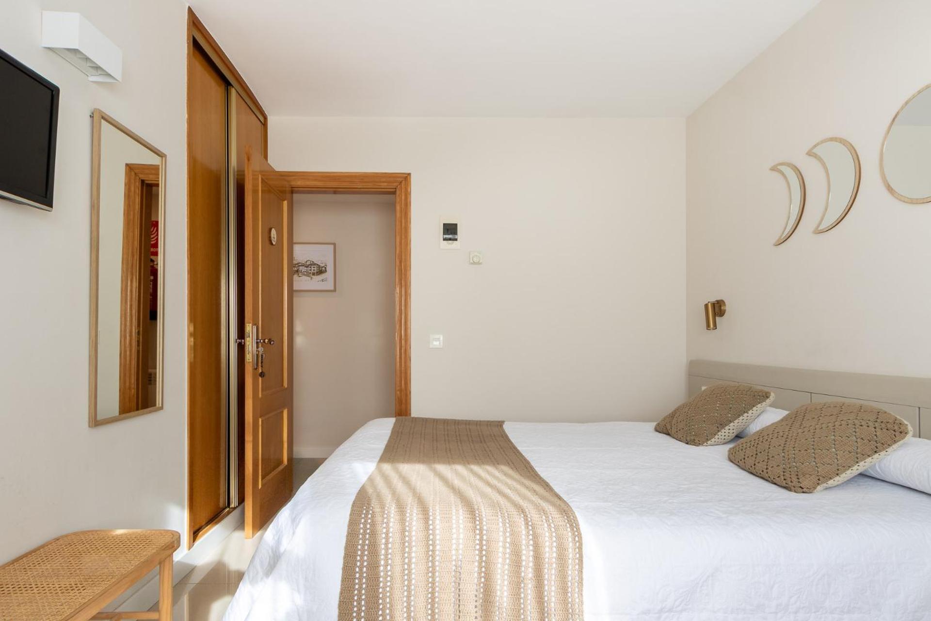 Hostal Lobrega Торресилья-Эн-Камерос Экстерьер фото